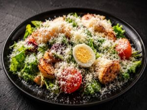 Салат Цезарь з креветкою