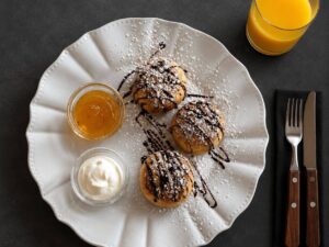 Український сніданок (сирники)